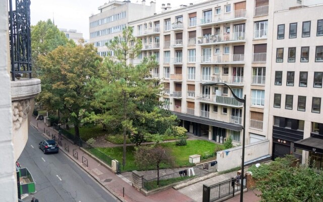 Beautiful Charming and Bright apt Near Paris