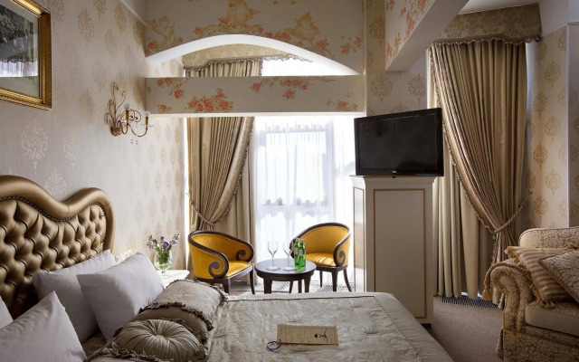 Iris Art Hotel