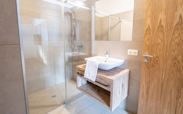 Apartment in Katschberghohe With Views