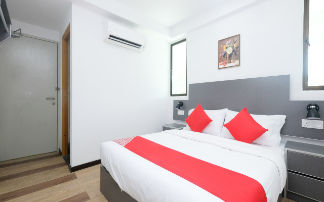 OYO 44043 First Garden Hotel