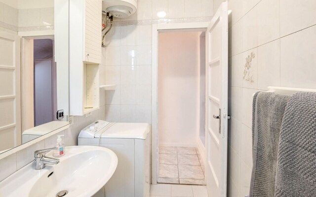 Stunning Apartment in Avio With 2 Bedrooms