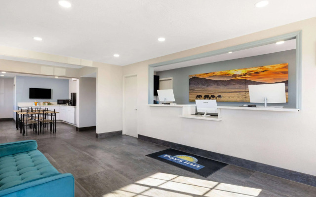 Days Inn by Wyndham Bakersfield