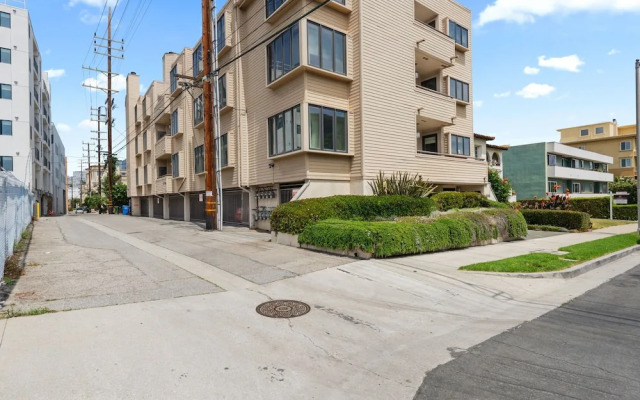 Stylish Westwood Condo