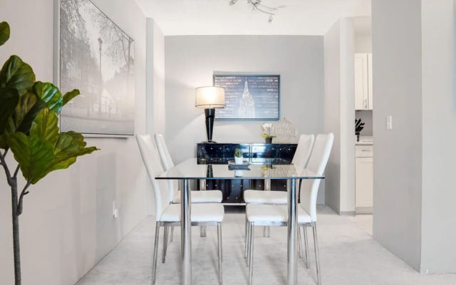 Stylish and Cozy Eau Claire 2BR With Gym Coffee