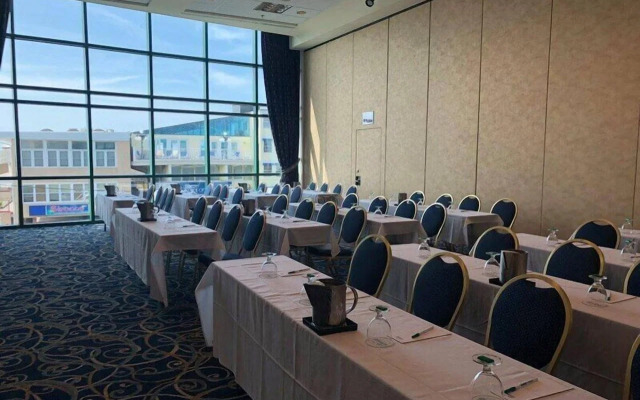 Atlantic Sands Hotel & Conference Center