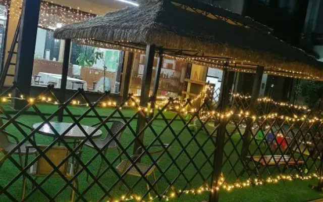 Sizhilian Homestay (Wuzhen Xizha Scenic Area)