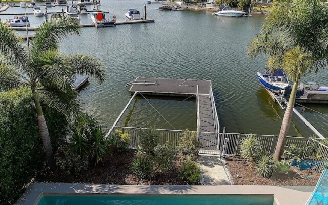 Waterfront Wonder