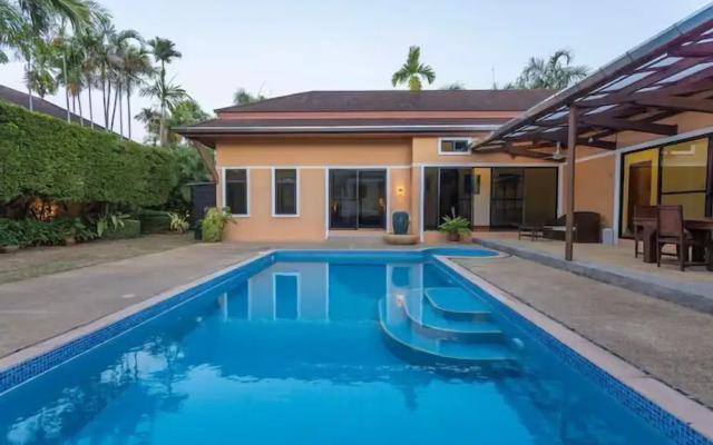 Tim buktu 4BR Jacuzzi WalkVillaMarket170