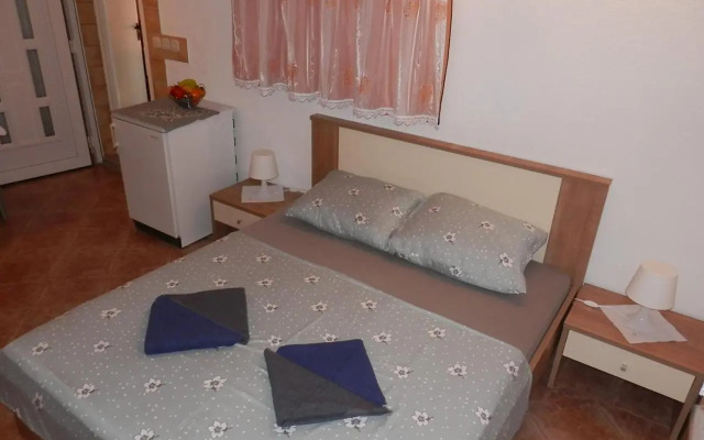 Guest House Tiho 832