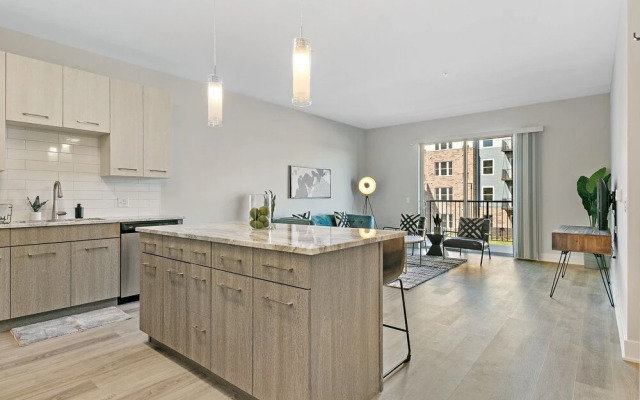 2BR Modern Living in Warrenville