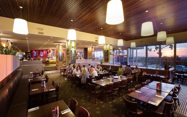 Nightcap at Shoppingtown Hotel