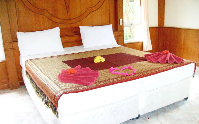 Lanta Palm Beach Resort