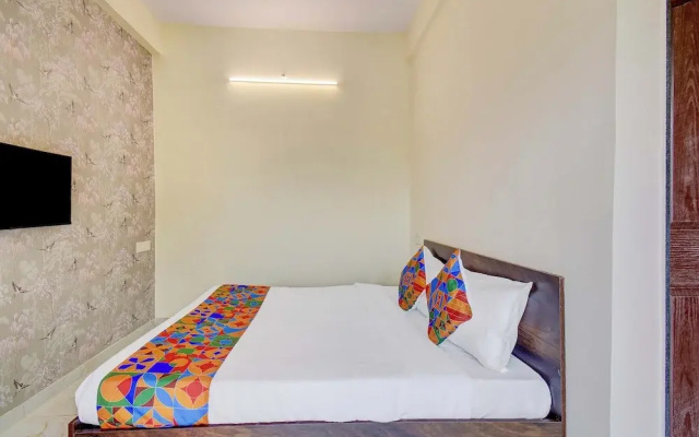 Fabhotel Aura Suites