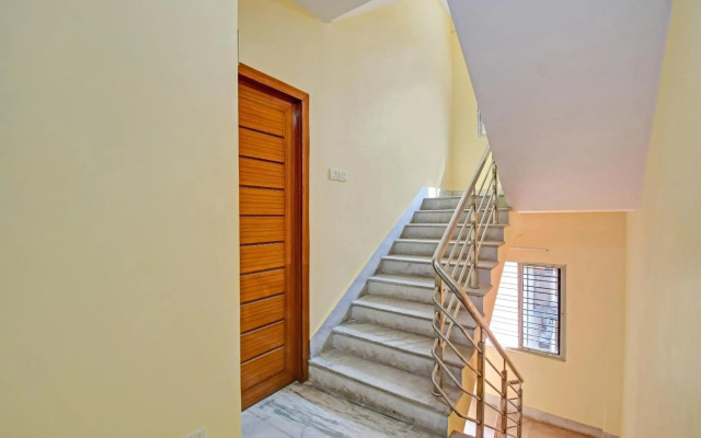 OYO Flagship 80558 Nirwana Gust House Newtown