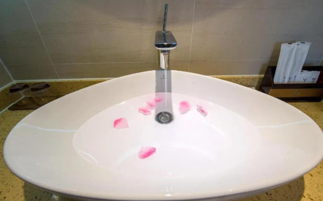 Lavande Hotels Huizhou Gold Coast