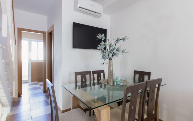 Cosy Holiday Home in Carboneras near Andaluz Park and Beach