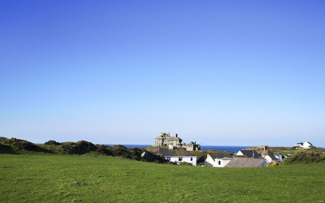 28 Isallt at the Bay