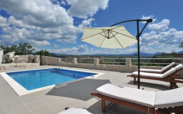 Nice Home in Kucice With Wifi and 4 Bedrooms