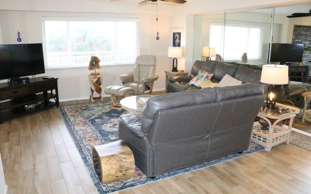 Jamaica Royale - 302 - 2 Br Condo