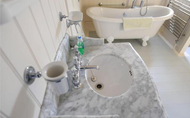 2 Hadleigh Villas