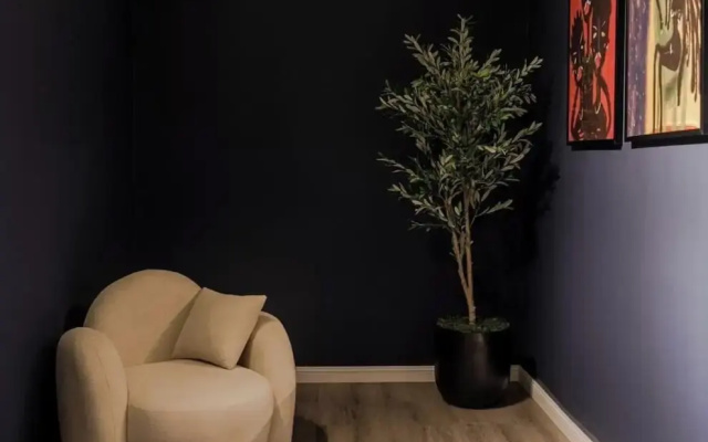 Canon Apartment