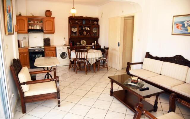 Andros 2 berdrooms 4 persons cycladic house.