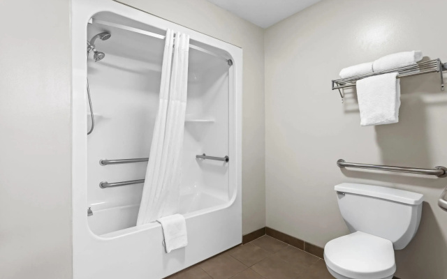 Super 8 by Wyndham Valdosta GA I-75