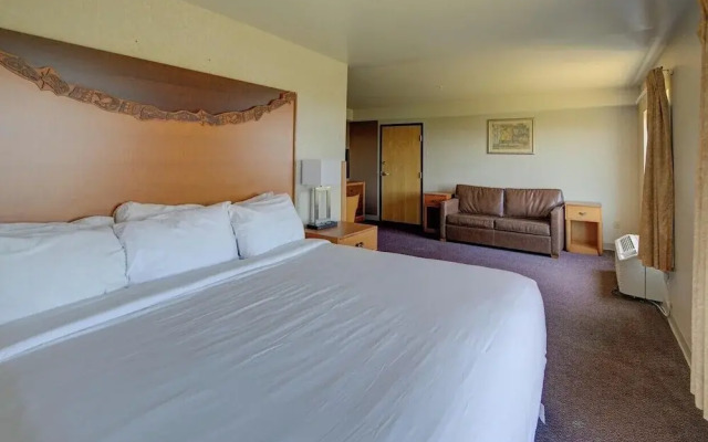 Pacific Sunrise Inn & Suites
