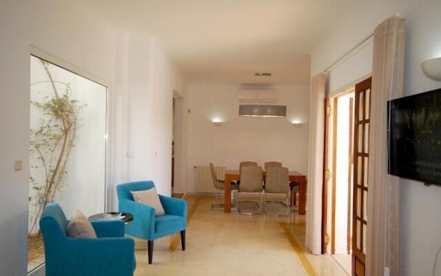 Charming 3-bed Villa With Pool in Olhos de Agua