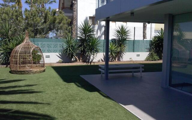 El Yate Hotel