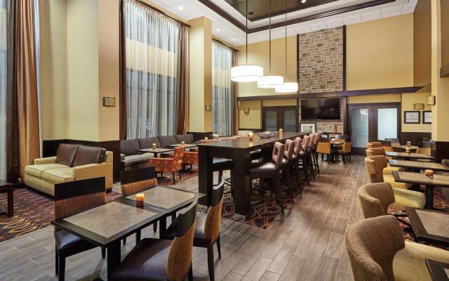 Hampton Inn & Suites Milwaukee/Franklin