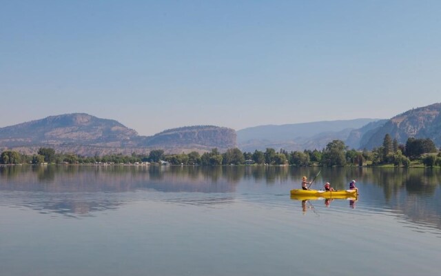 The Lakeside Resort