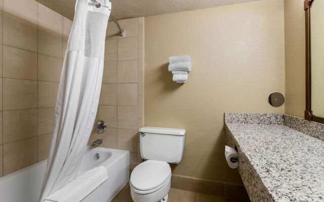 Quality Inn Dubuque on Hwy 20