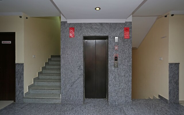 OYO Flagship 238 Noida Sector 72