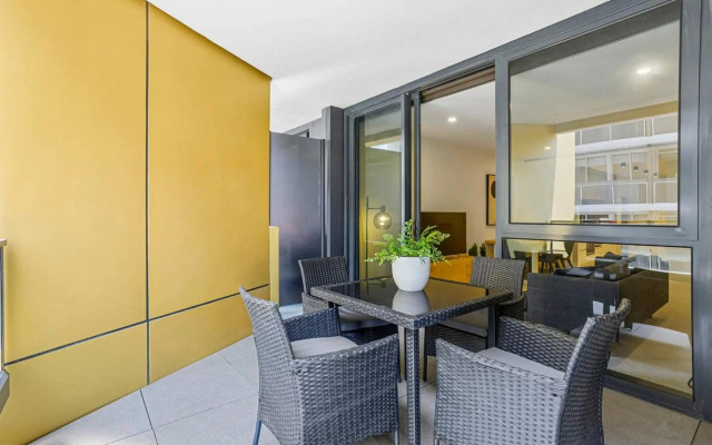 YARRA · YARRA Toorak Rd & Chapel St. Pool, Gym & Parking