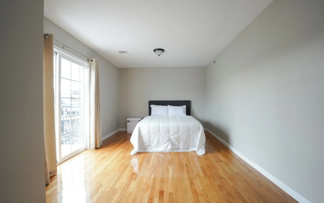 Newark Liberty Gem Brick House Apt 3