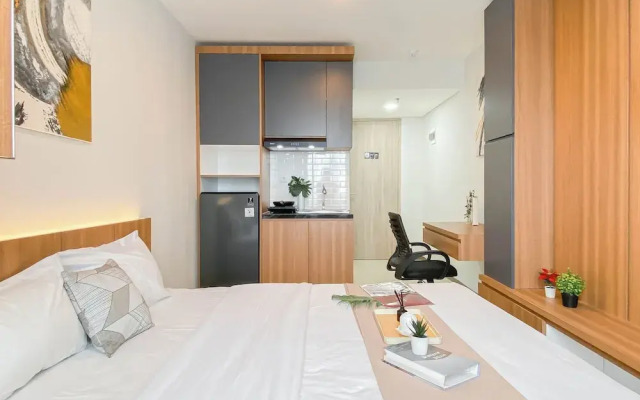 Wooden Space Studio At Meikarta Apartment