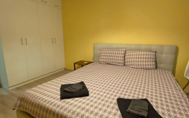 Modern & Central 1BR Apartment with lovely terrace