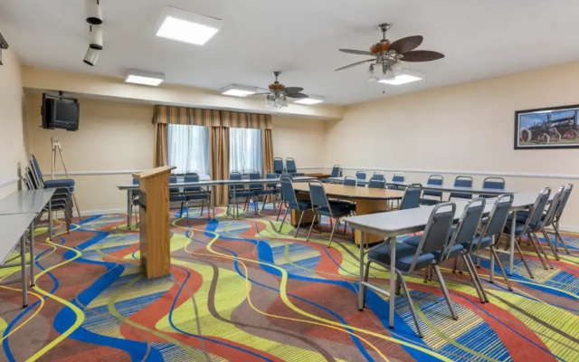 Quality Inn & Suites Near Amish Country