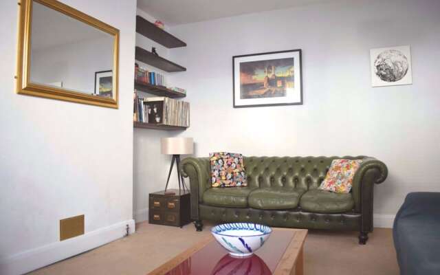 Lovely 2 Bed Apartment with Garden