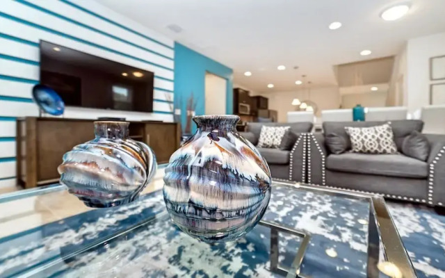 Special Offer Spacious Home With Pool!
