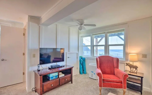 Exquisite Oceanside House w/ Pacific Views & Deck!