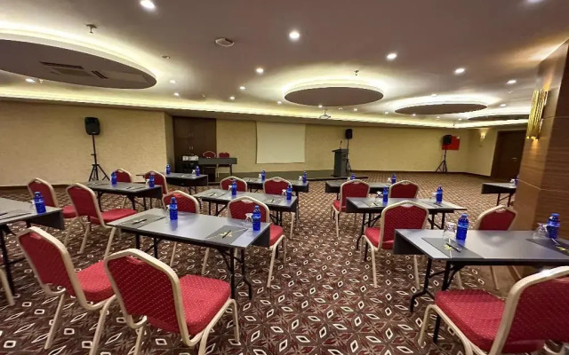 Grand Vaves Otel