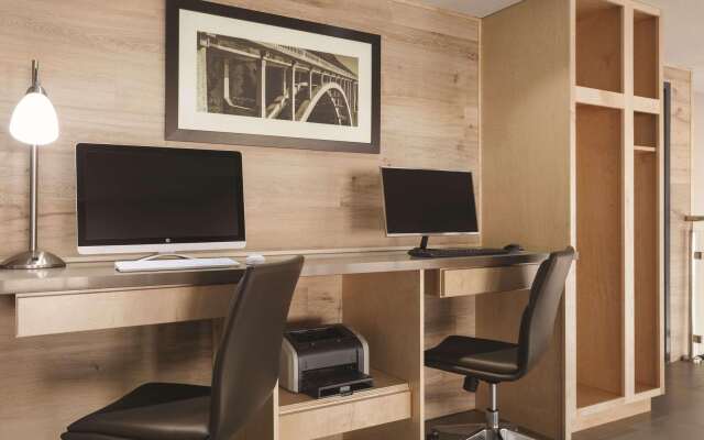 Country Inn & Suites by Radisson, Bakersfield, CA