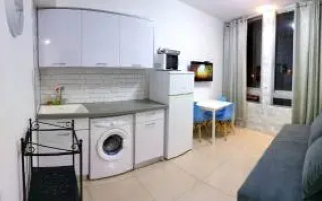 Colony Beach Bat Yam Apartments