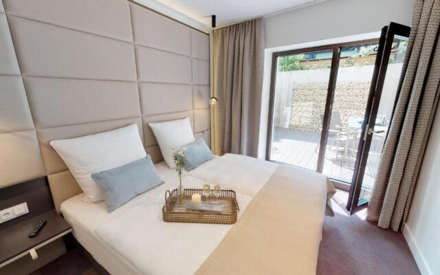 White Pearl Apartment 0.04