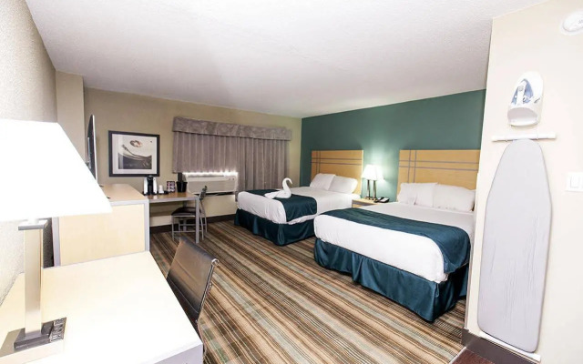 Ramada By Wyndham Edmonton Yellowhead Nw