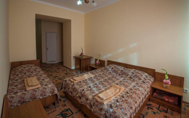 Корона(Евпатория)