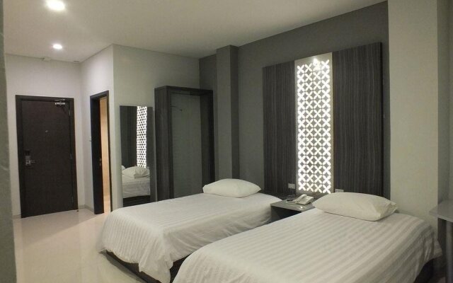 Studio Inn & Suites