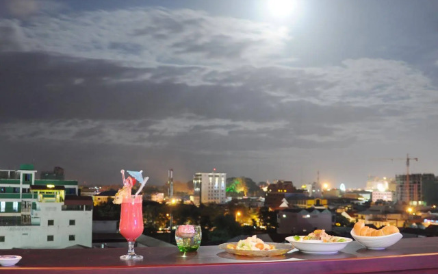 V N E Hotel
